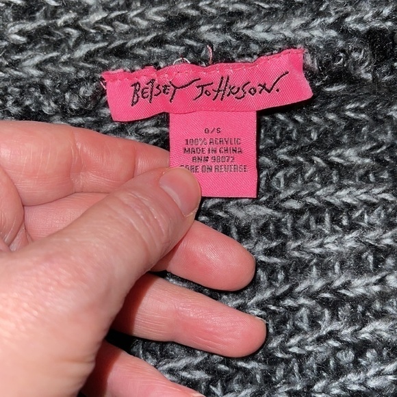 Besty Johnson Black & White Large Bow Detail Infinity Scarf - Picture 7 of 15